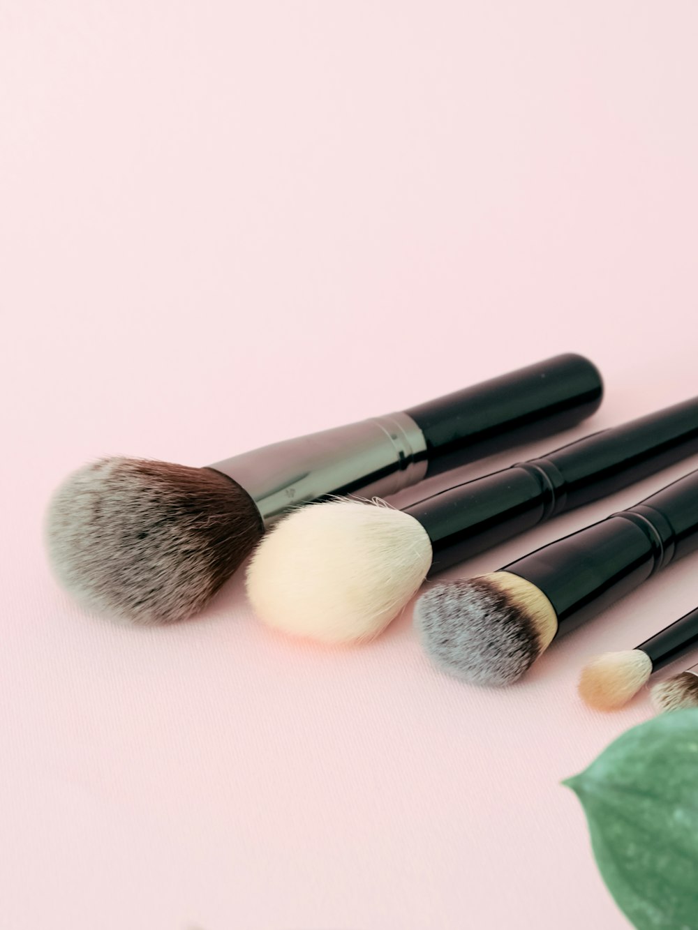 a group of makeup brushes sitting on top of a table