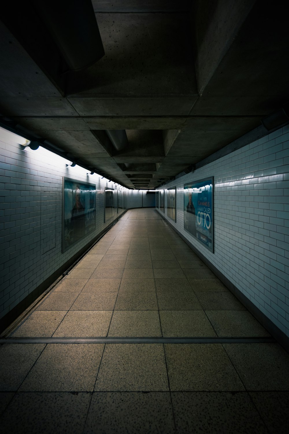 an empty subway station with no people in it