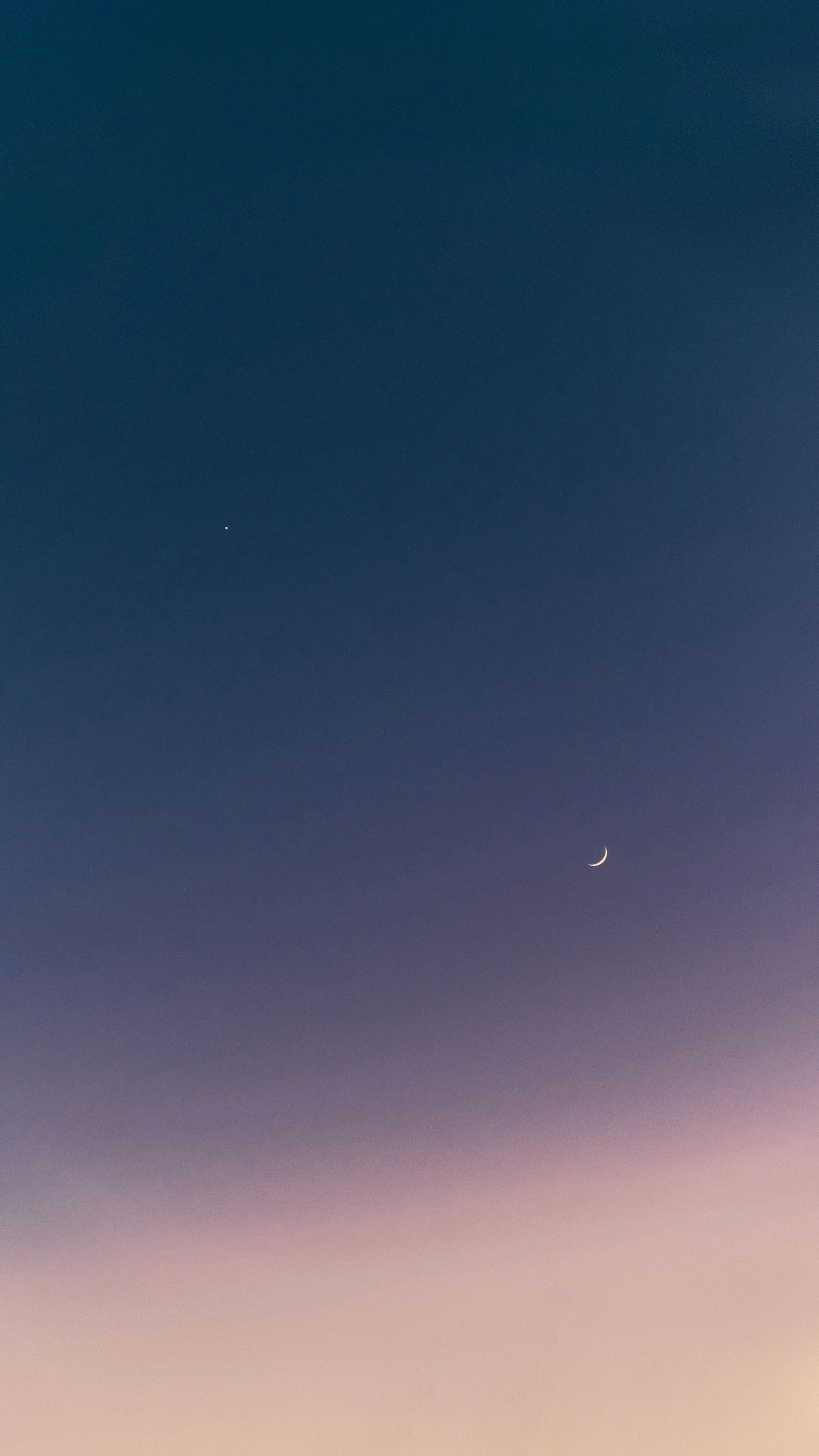 gray computer monitor