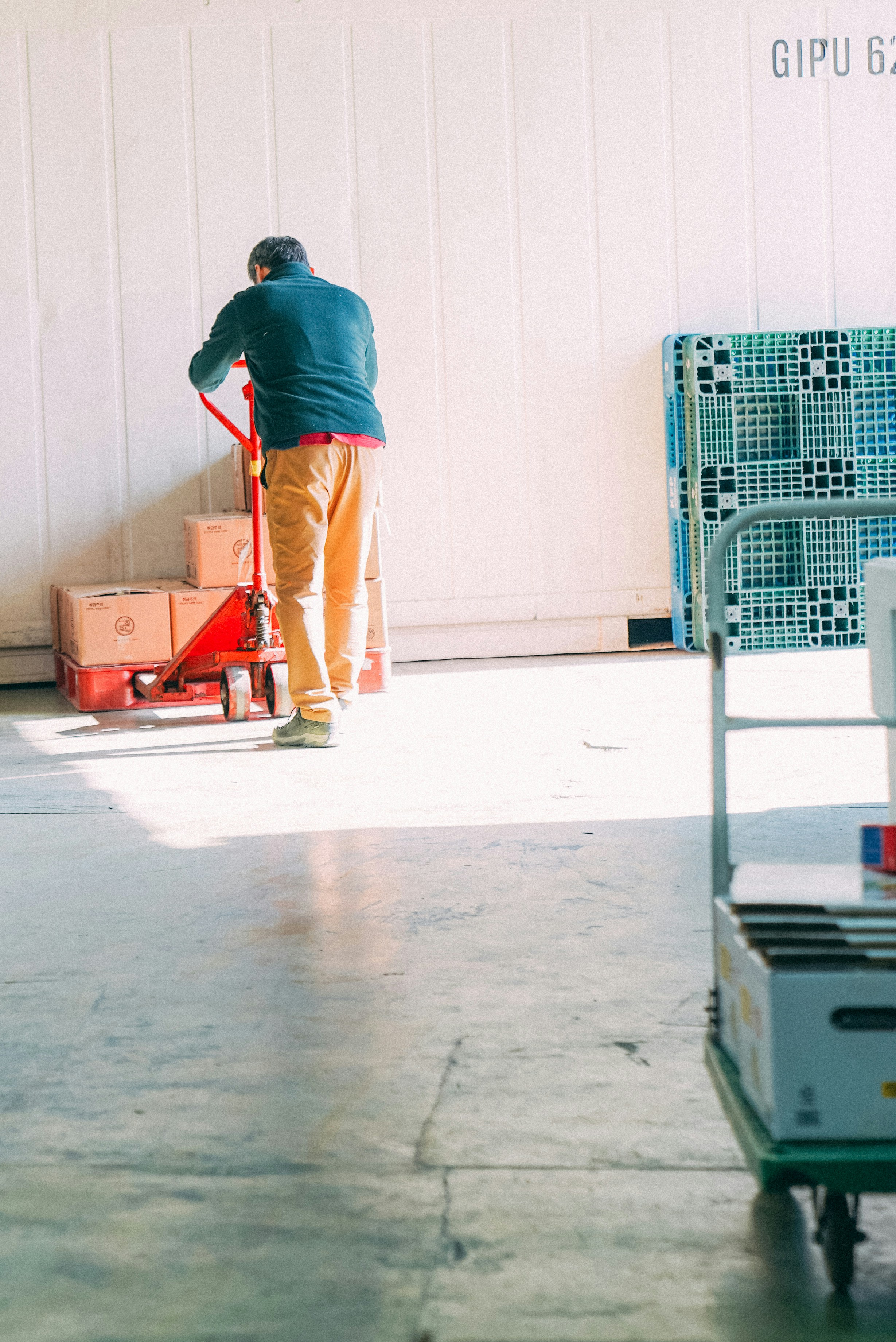 Warehouse employees using cloud based RFID inventory software for real-time stock tracking
