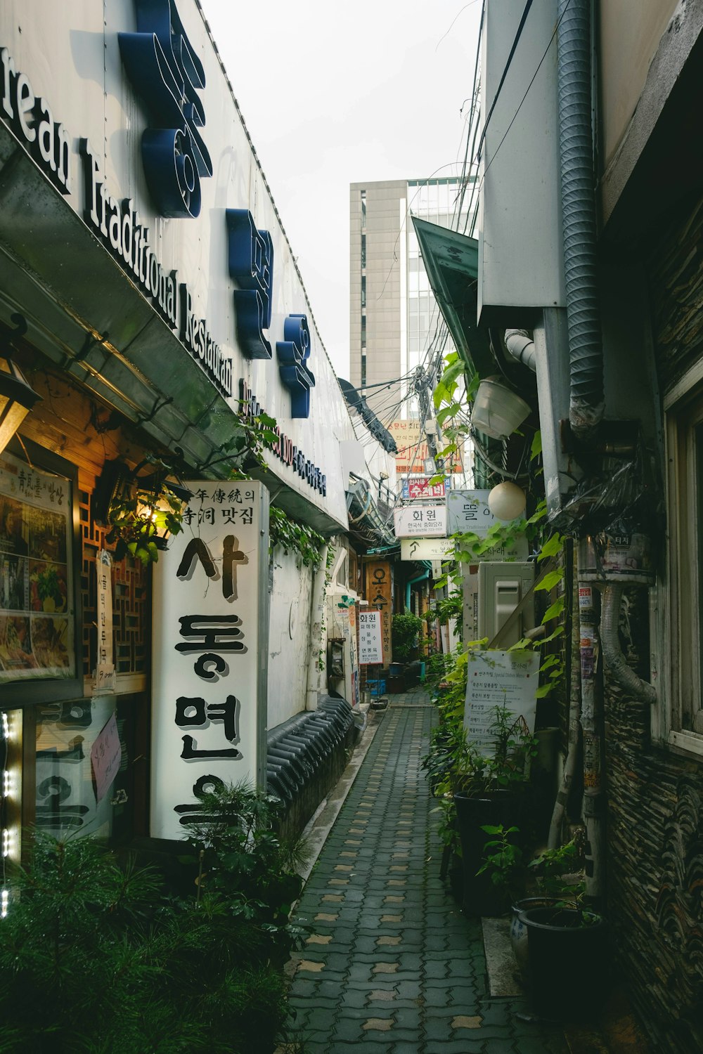 a narrow alley way with a sign on the side of it