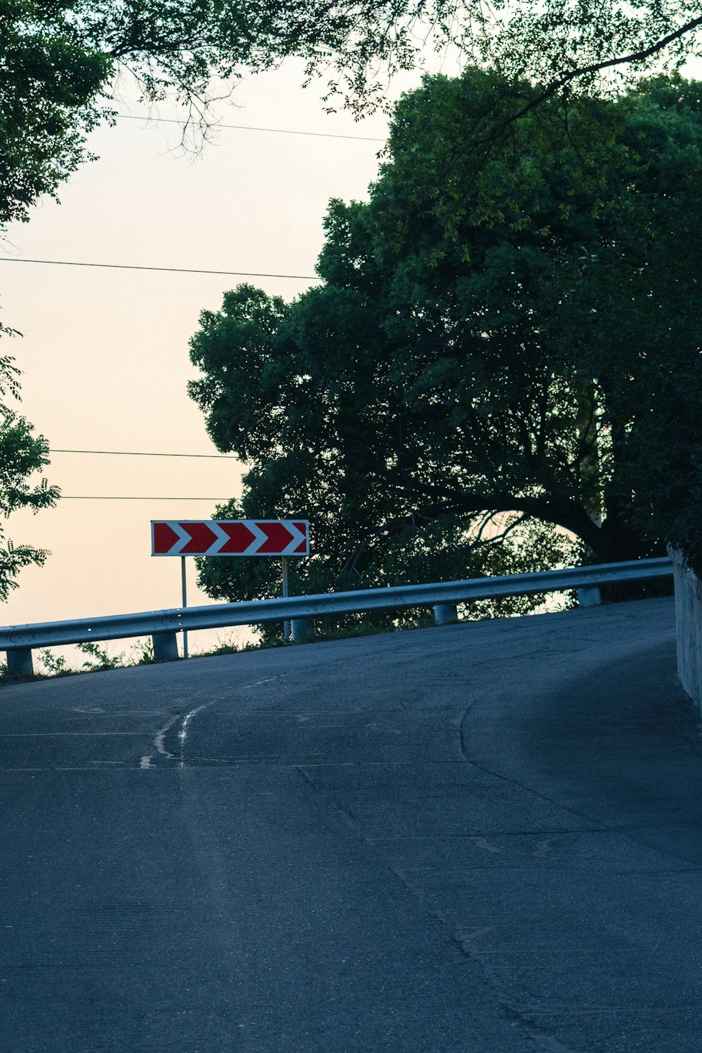 道路脇の道路標識