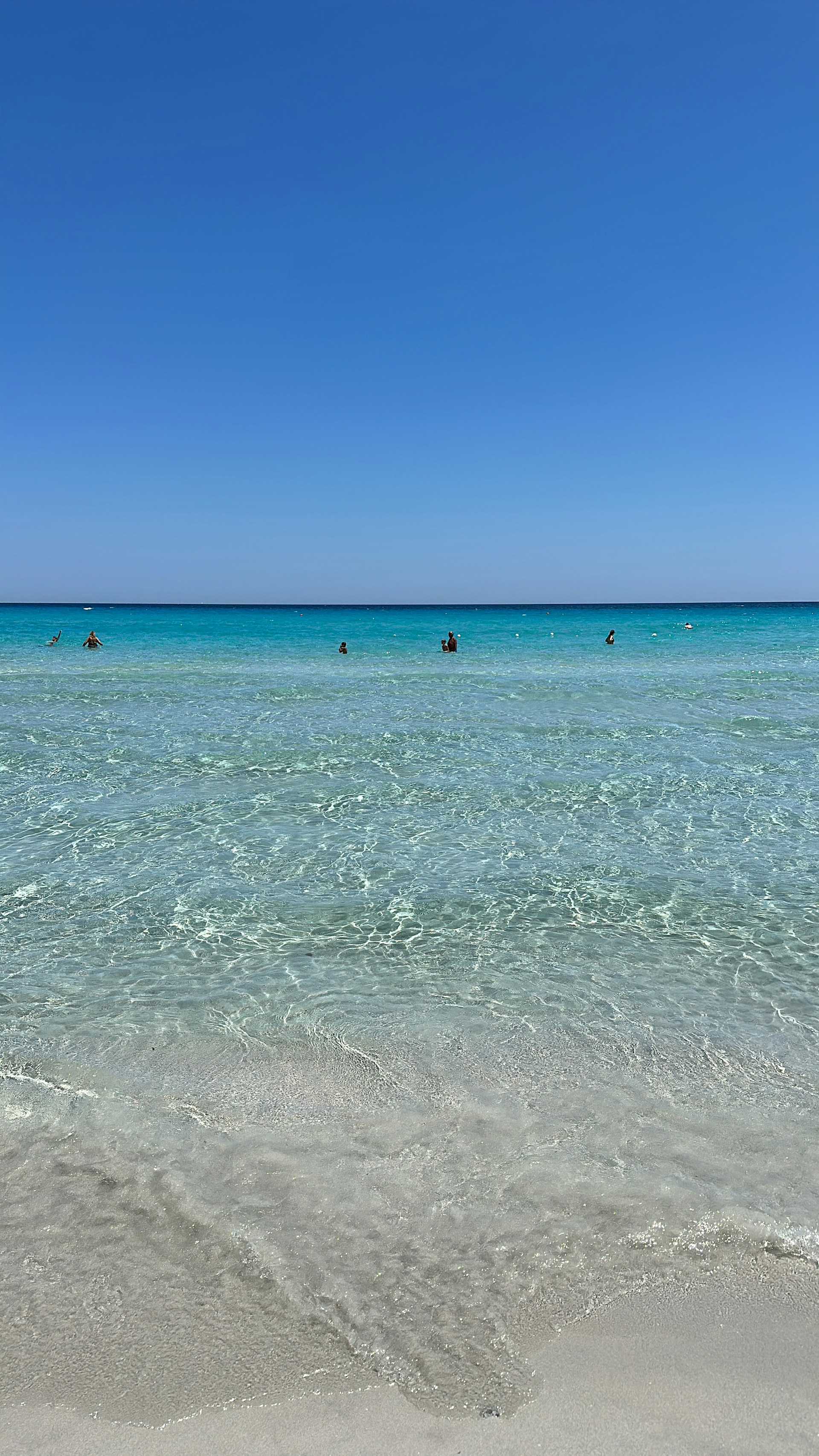 Crystal-clear turquoise waters and white sandy beaches of the Maldives, inviting relaxation.