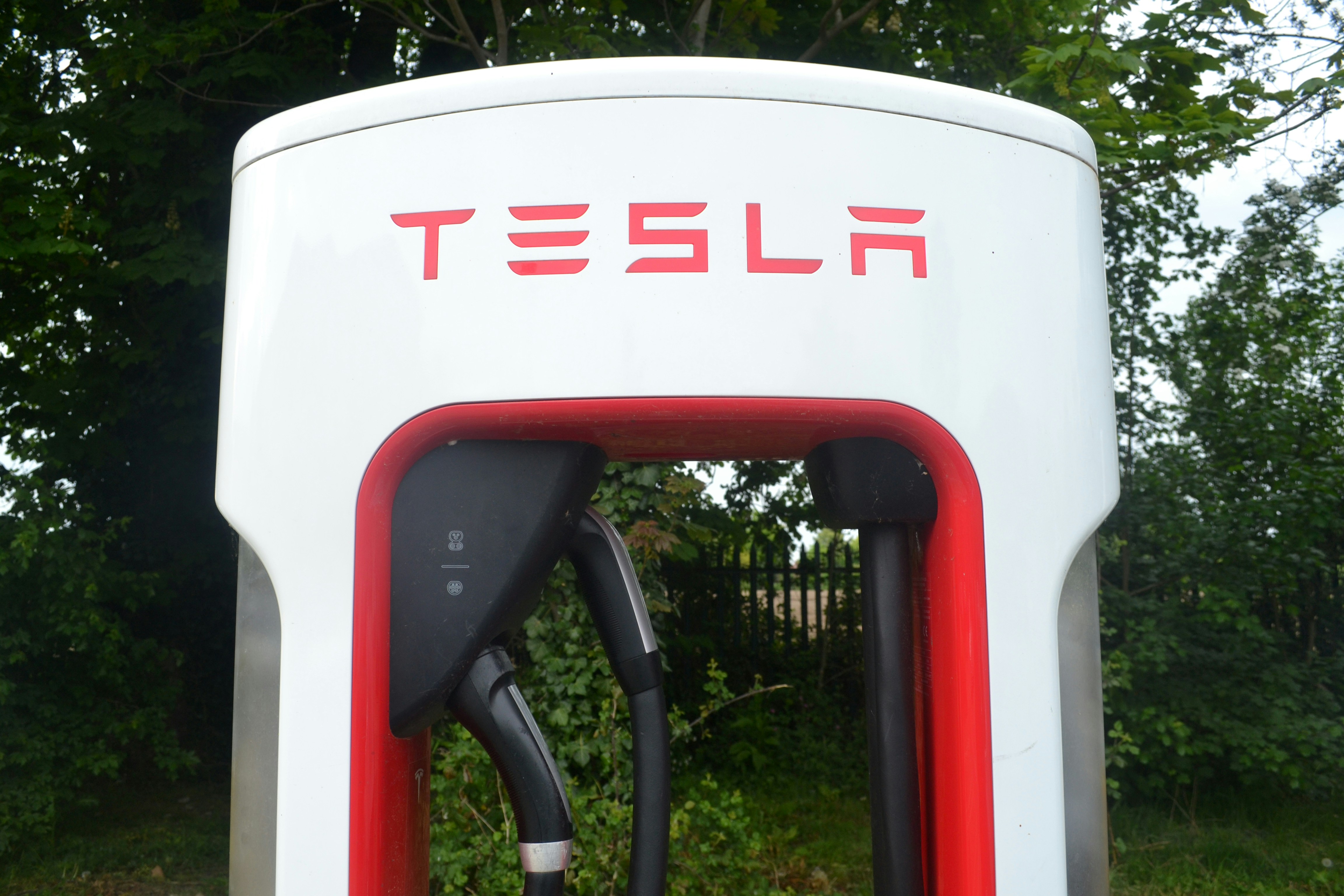 테슬라의 혁신적인 기술 트렌드와 미래 전망