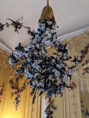 Elegant decor featuring roses in the Royal Suite.