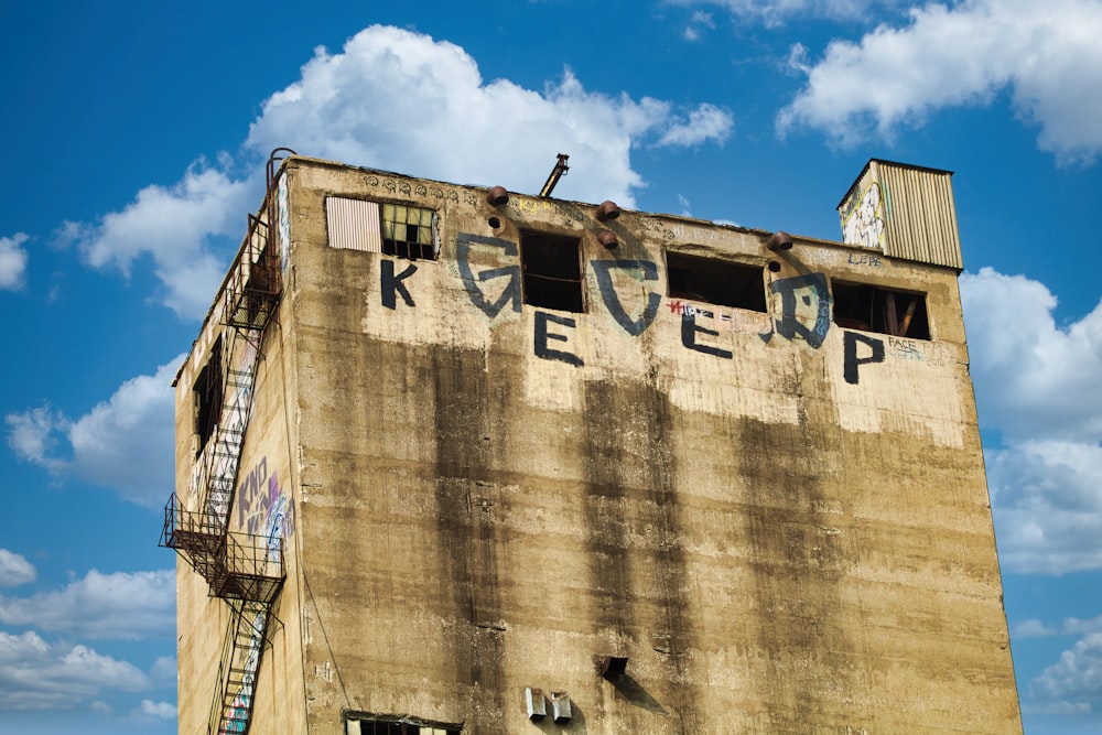 a very tall building with graffiti on the side of it