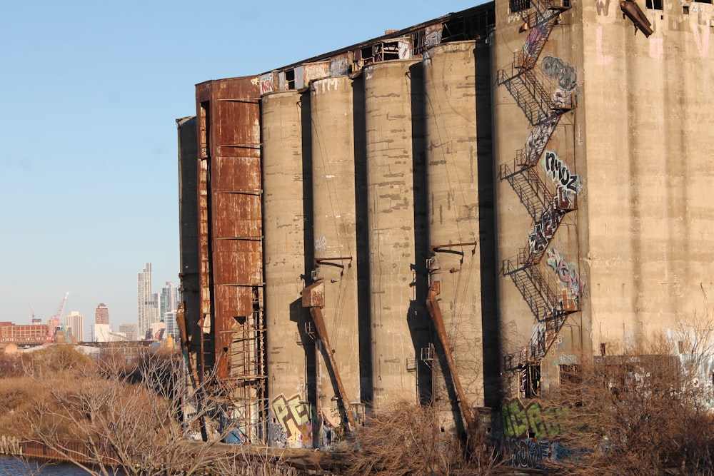 a rusted building with graffiti on the side of it