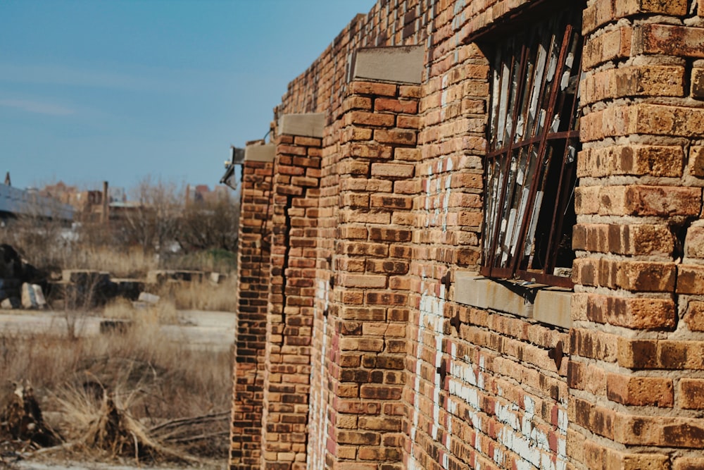 an old brick building with a broken window