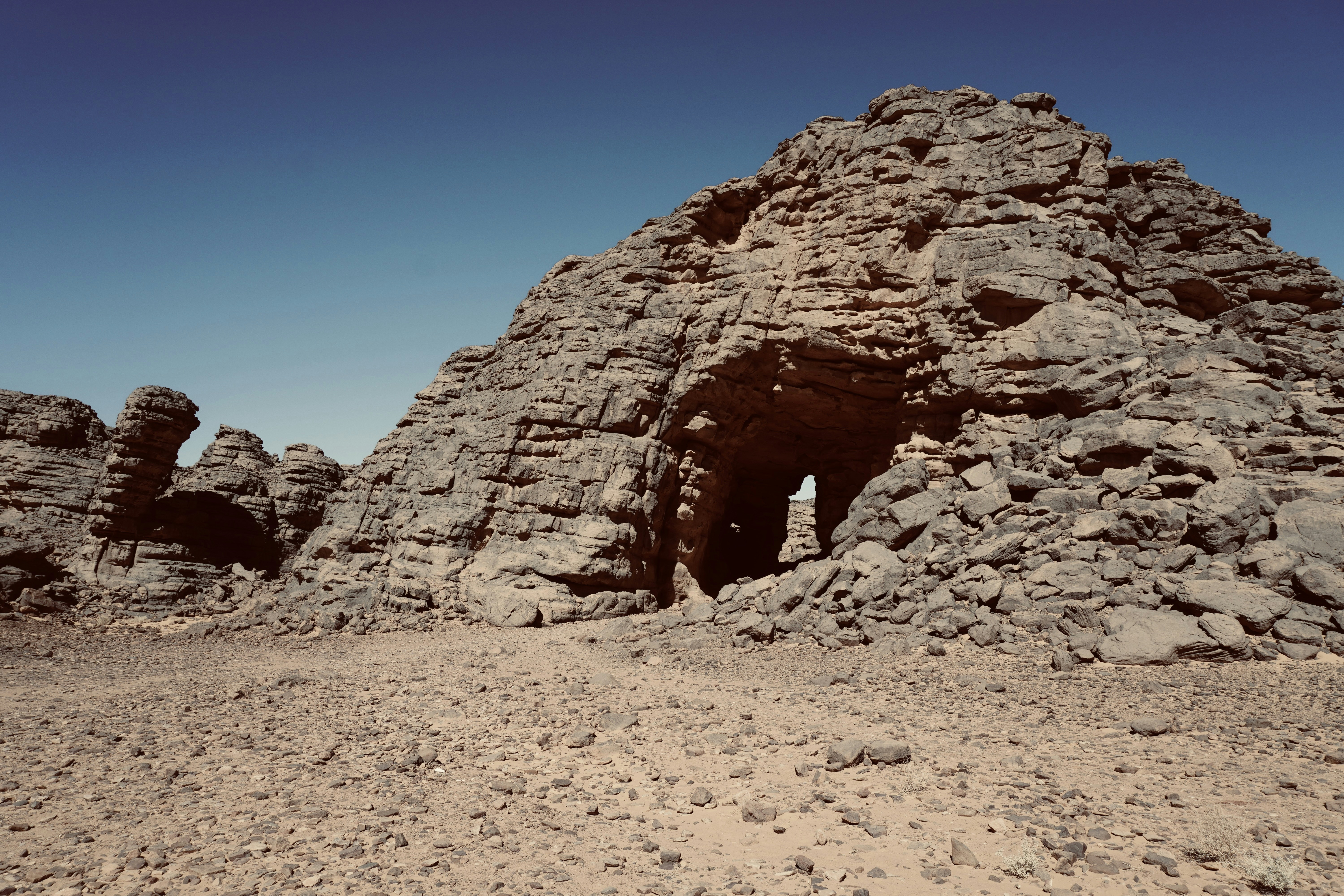 Unsplash 추천 이미지 (키워드 : Conjugated diene, Electrophilic addition, Carbocation stability, Allylic carbocation, Hammond postulate, Reaction intermediate )