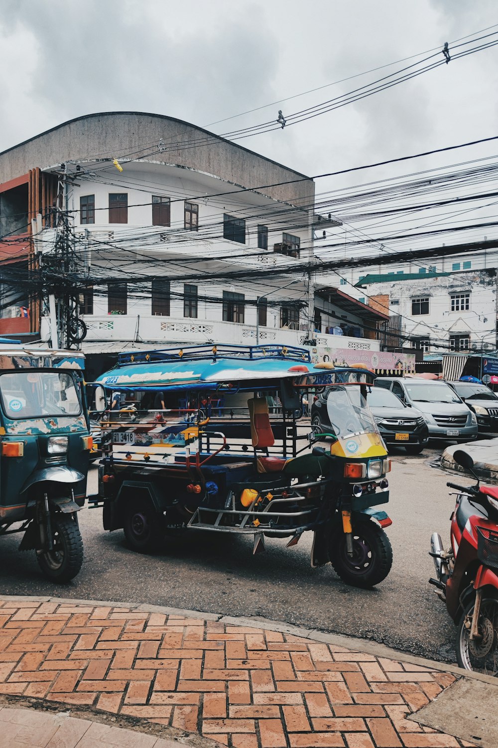 a group of vehicles parked next to each other in a parking lot