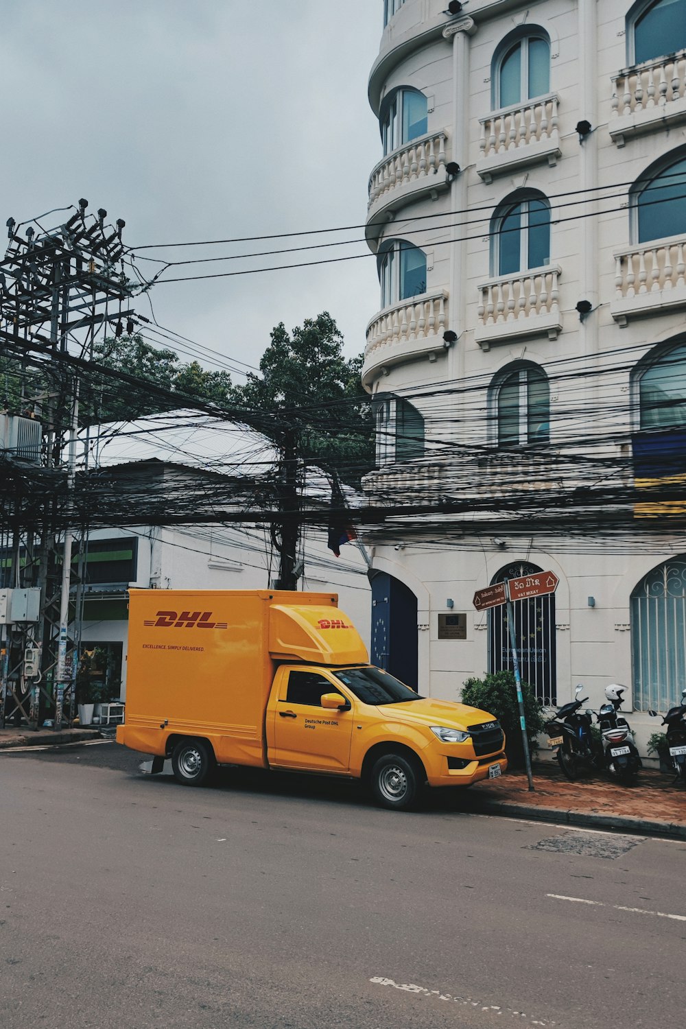 a yellow truck parked in front of a building