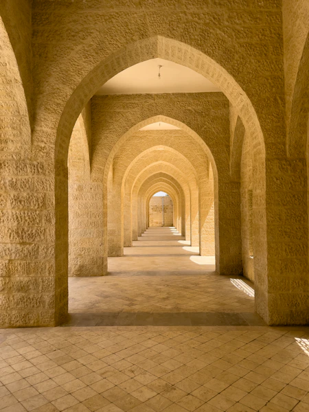 Lorong lengkung panjang