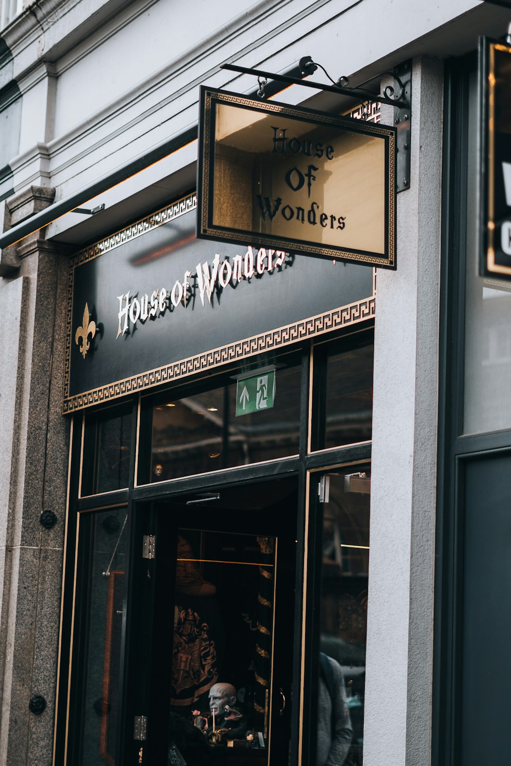 a store front with a sign that says house of wonders