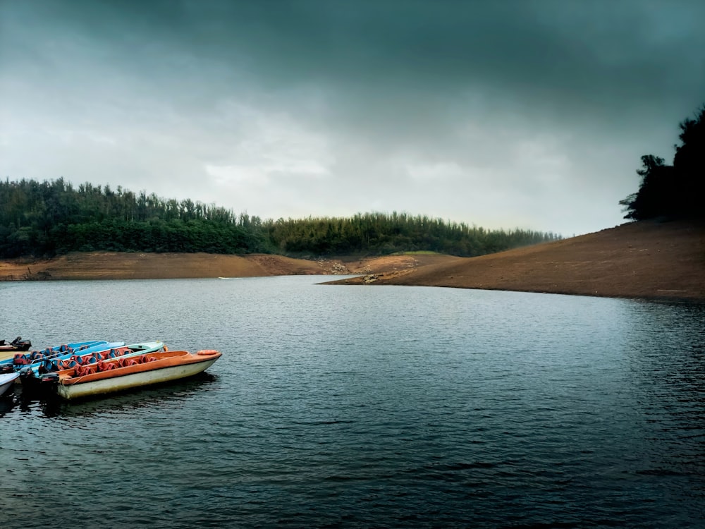 a small boat is docked on a lake