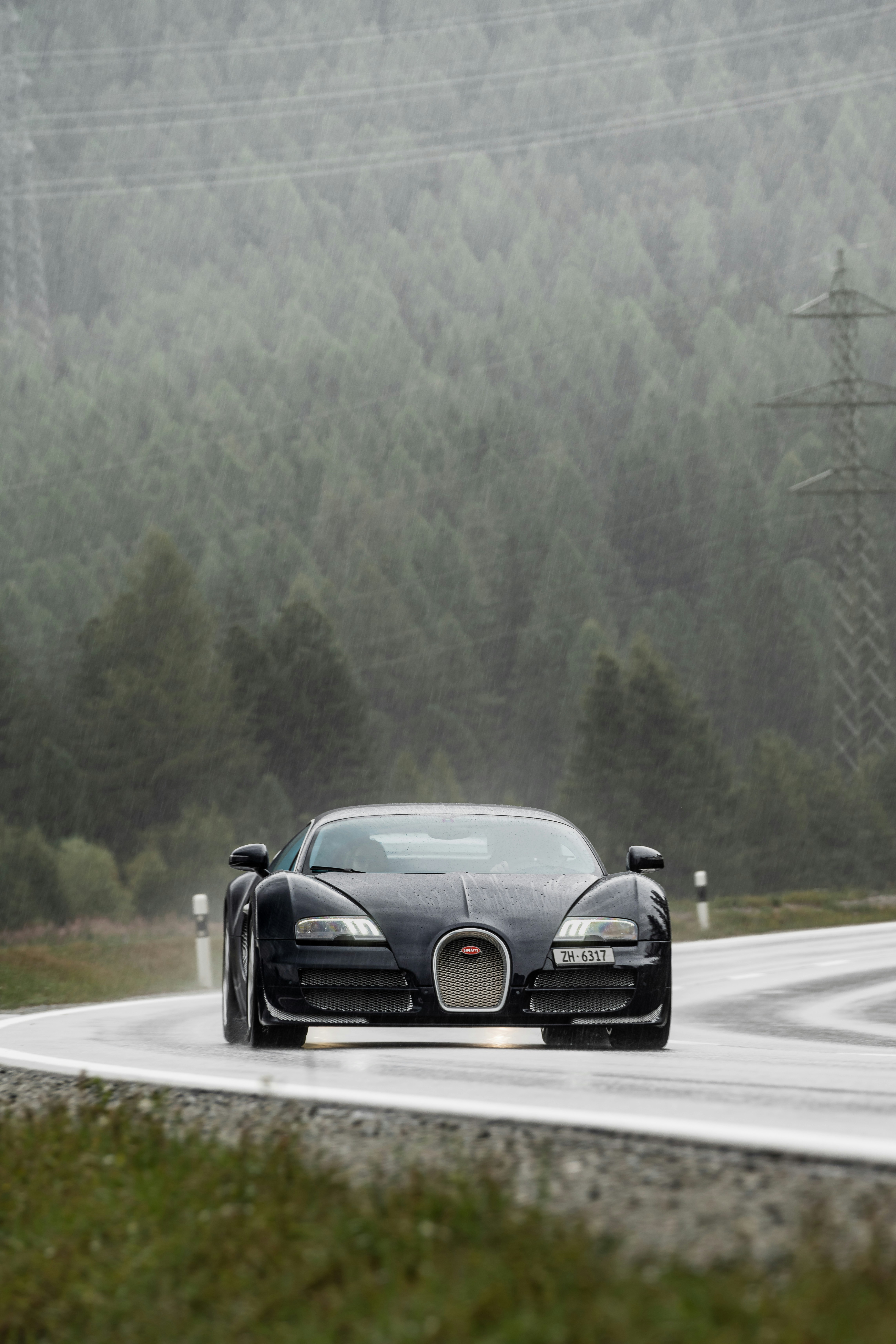 Bugatti Veyron wallpaper, hypercar dark background, luxury car desktop, Veyron front view, ilustrasi artikel The Ultimate Bugatti Veyron Wallpapers for Every Car Enthusiast 1