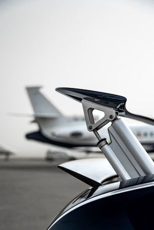 Detailed illustration of an F1 car's aerodynamic wing by Andy Sampaio.