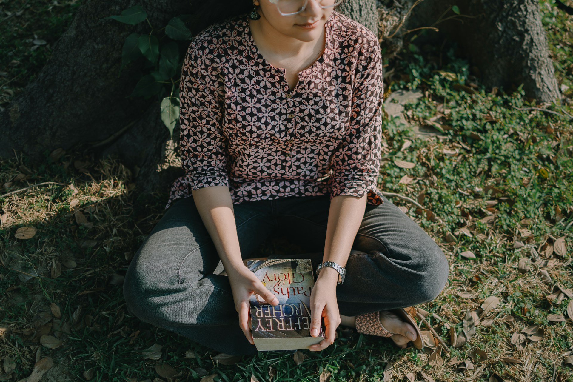 gray computer monitor