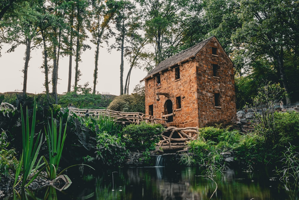 a small house sitting on top of a lush green forest