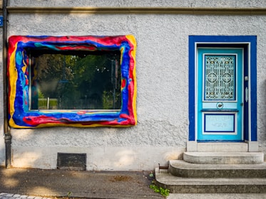 Wide shot of a beautifully coated exterior wall with vibrant colors and texture.