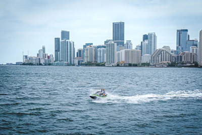 Skyline de Miami vista da baía