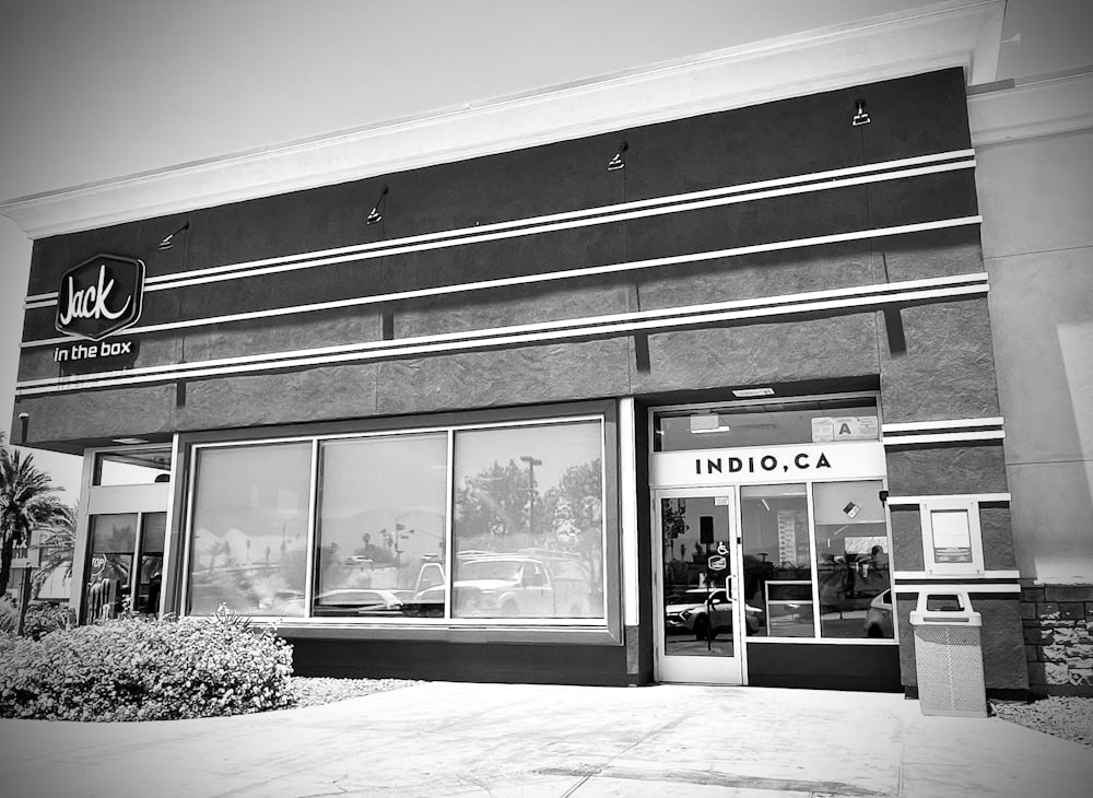 a black and white photo of a building