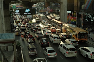 a busy city street filled with lots of traffic