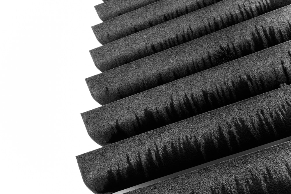 um close up de um conjunto de pincéis pretos