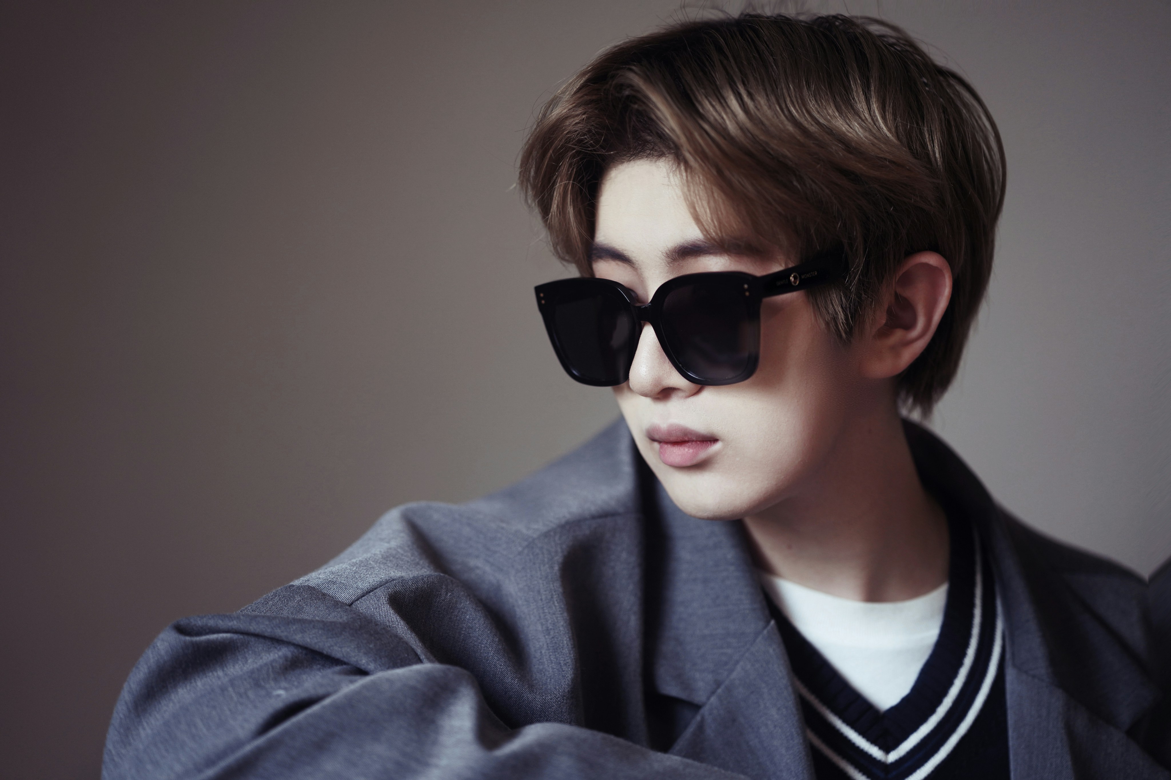 photo 1688132436651 abe51aec29b1?crop=entropy&cs=tinysrgb&fit=max&fm=jpg&ixid=M3w4ODE2MTB8MHwxfHNlYXJjaHw4fHxLcG9wJTIwSWRvbHxlbnwwfDB8fHwxNzc1MTU1MTQ1fDA&ixlib=rb 4.1