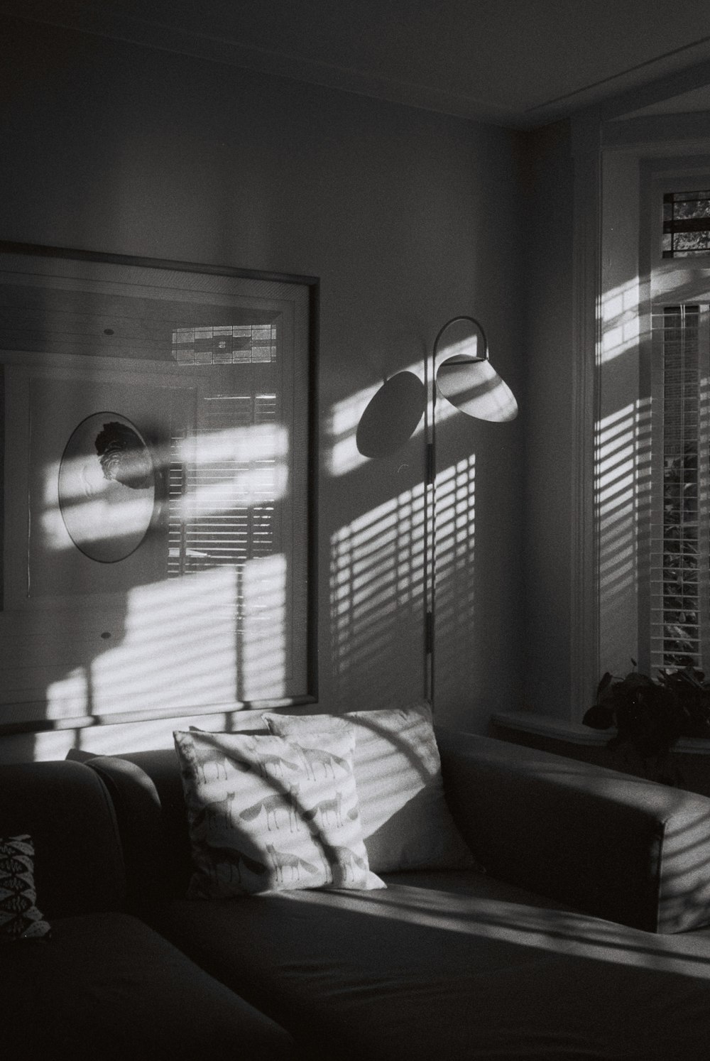 a black and white photo of a living room