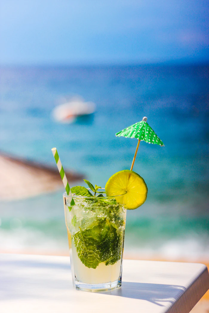 Drink tropical com hortelã