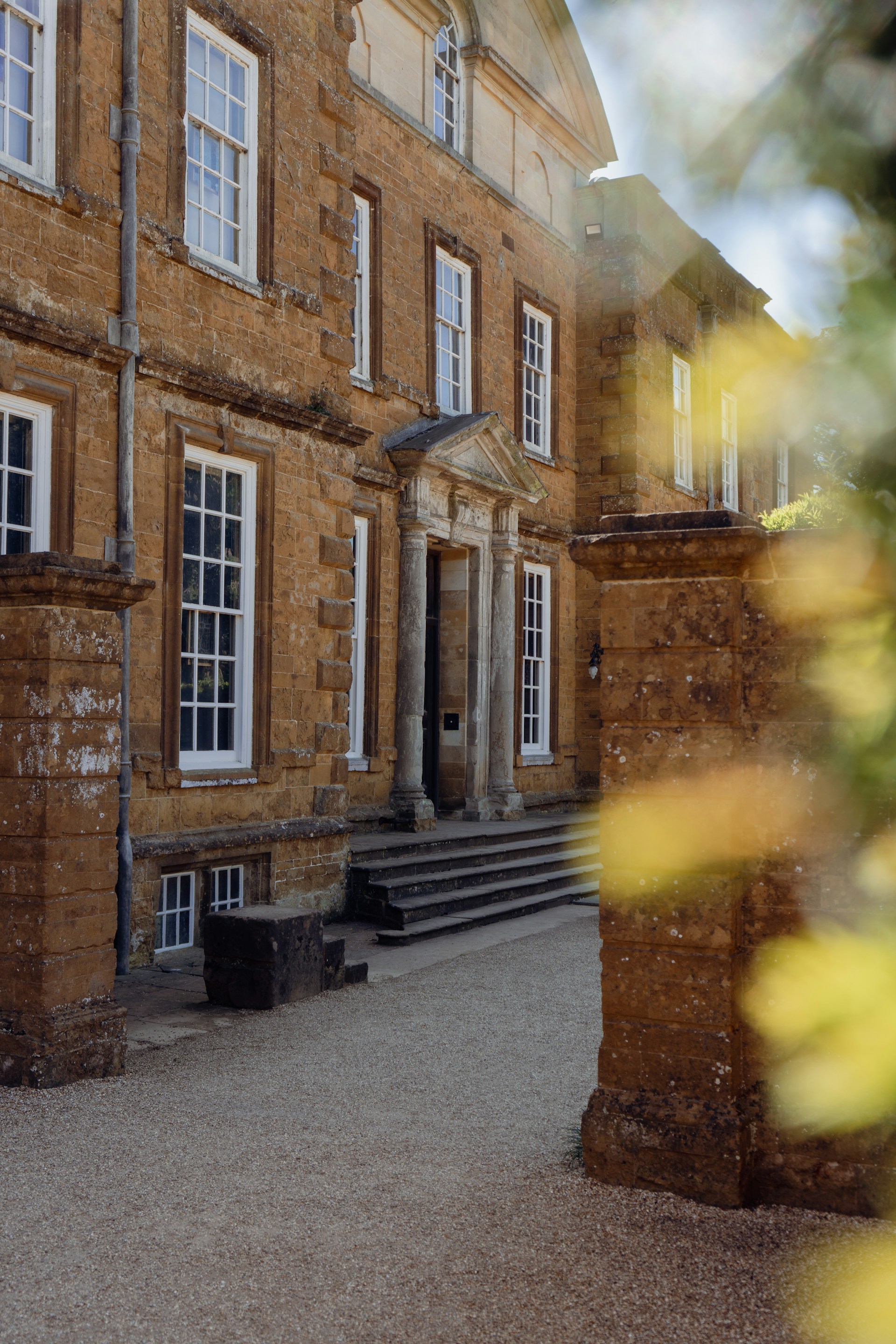 gray computer monitor