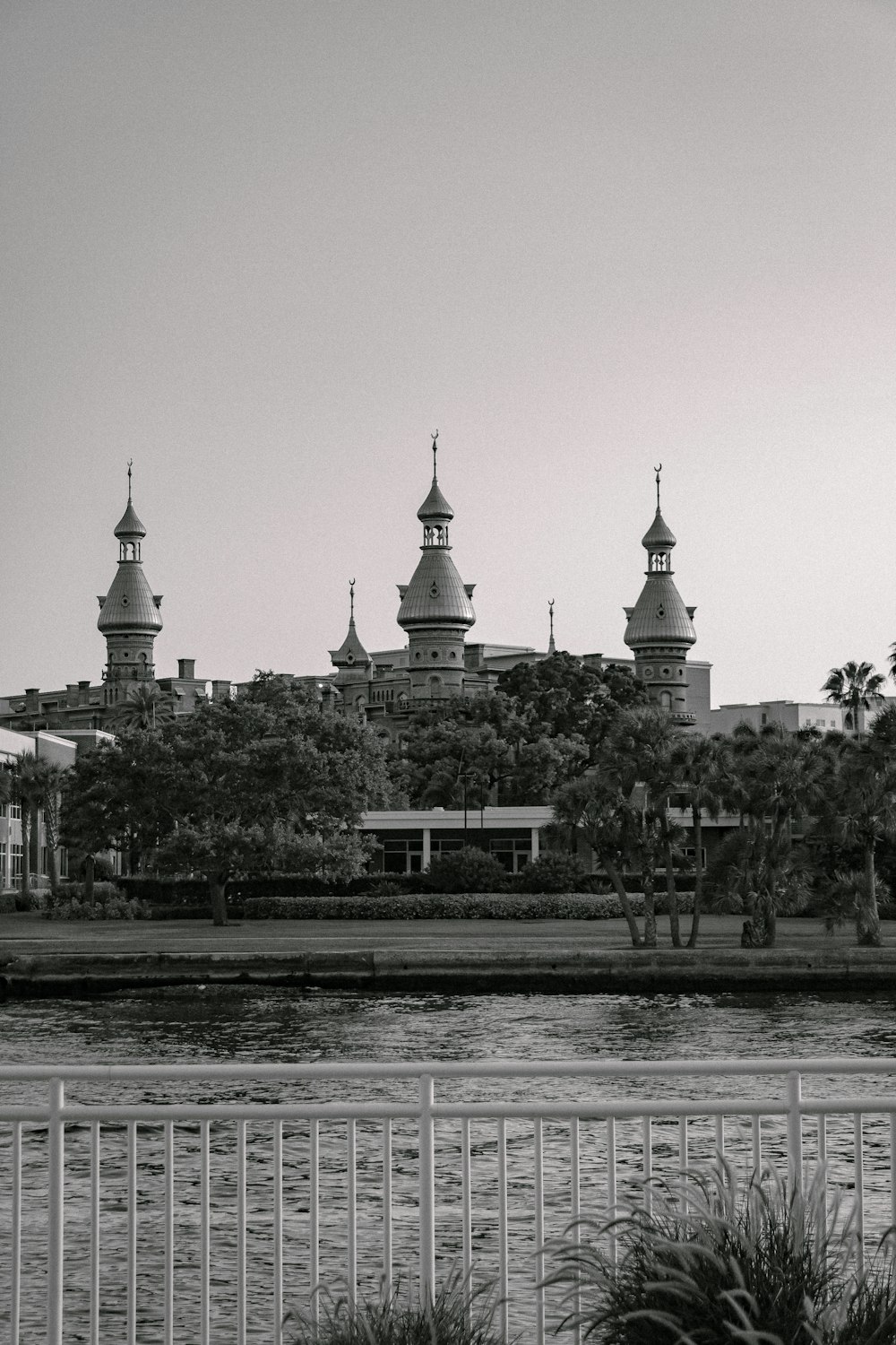 a black and white photo of a large building