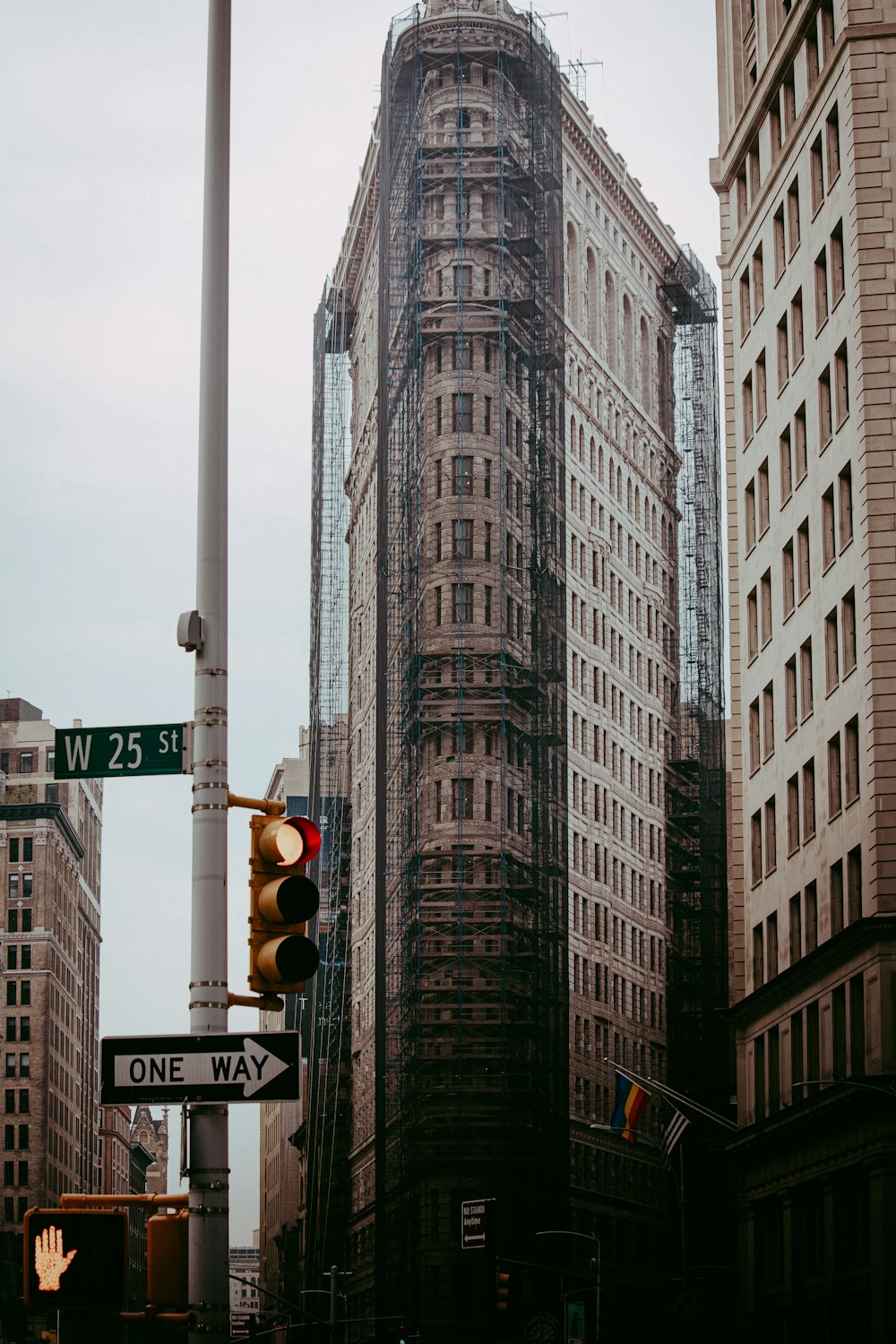 a traffic light in front of a tall building