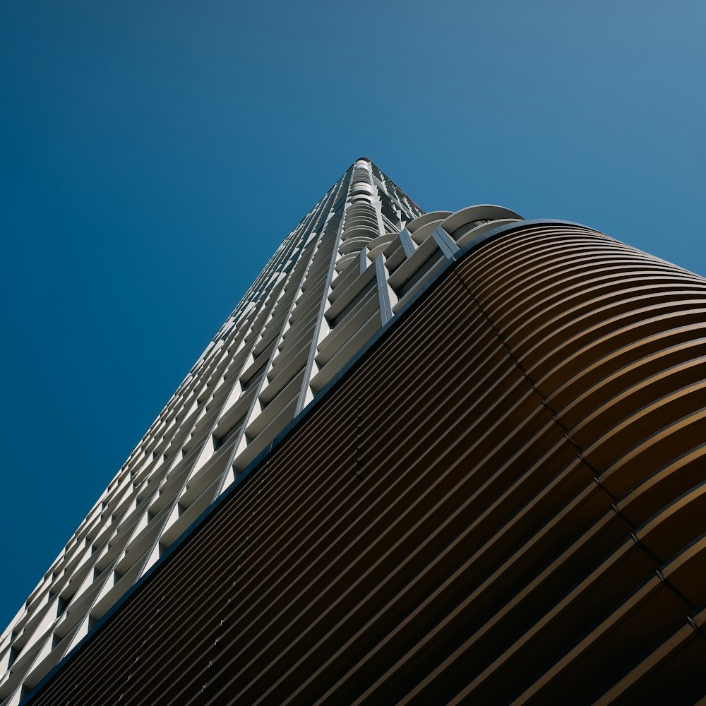 a tall building with a sky background