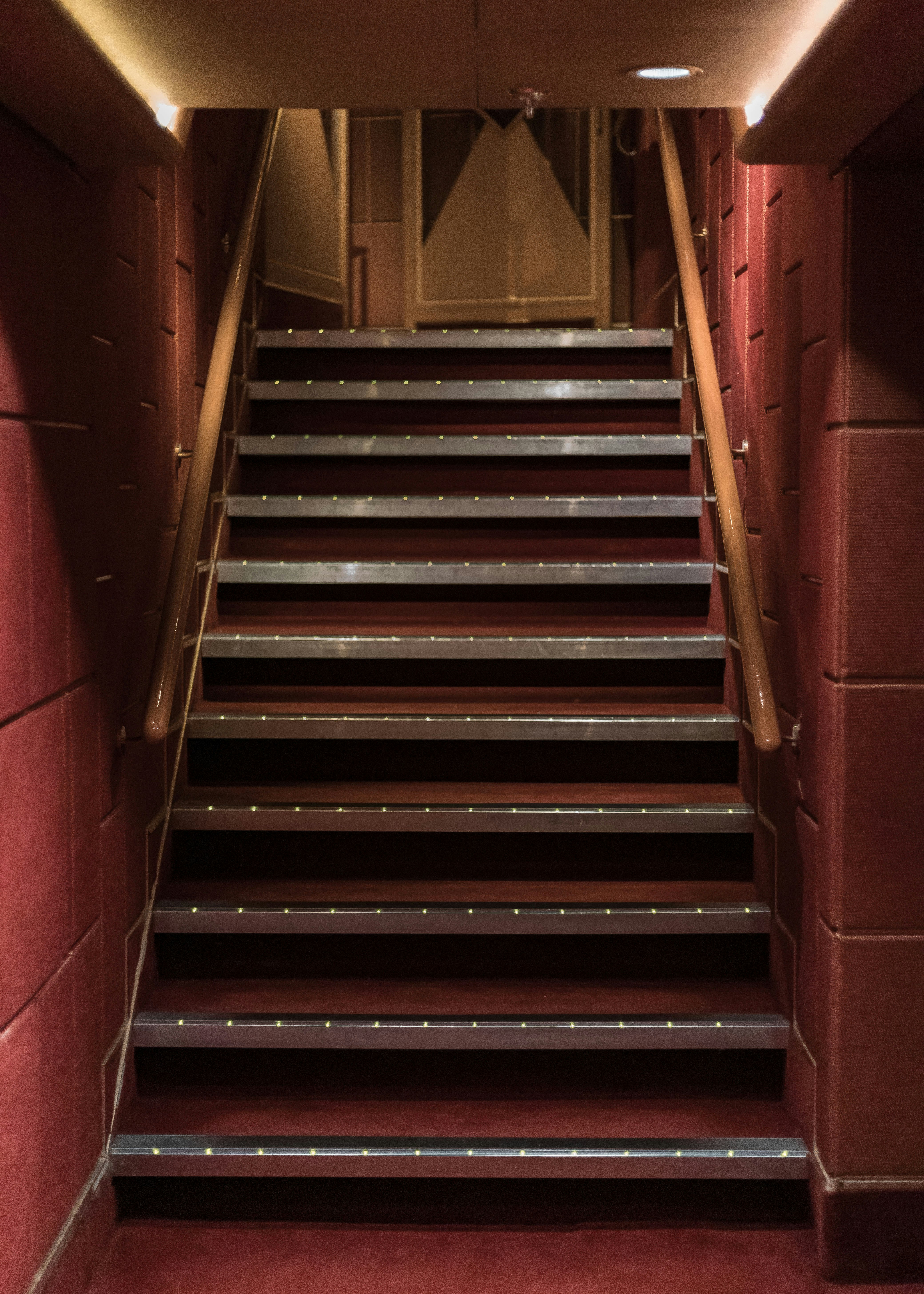 a set of stairs leading up to the top of a flight of stairs