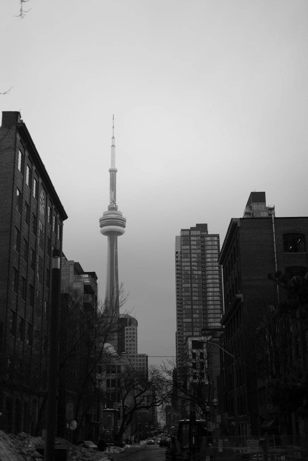 a black and white photo of a city street