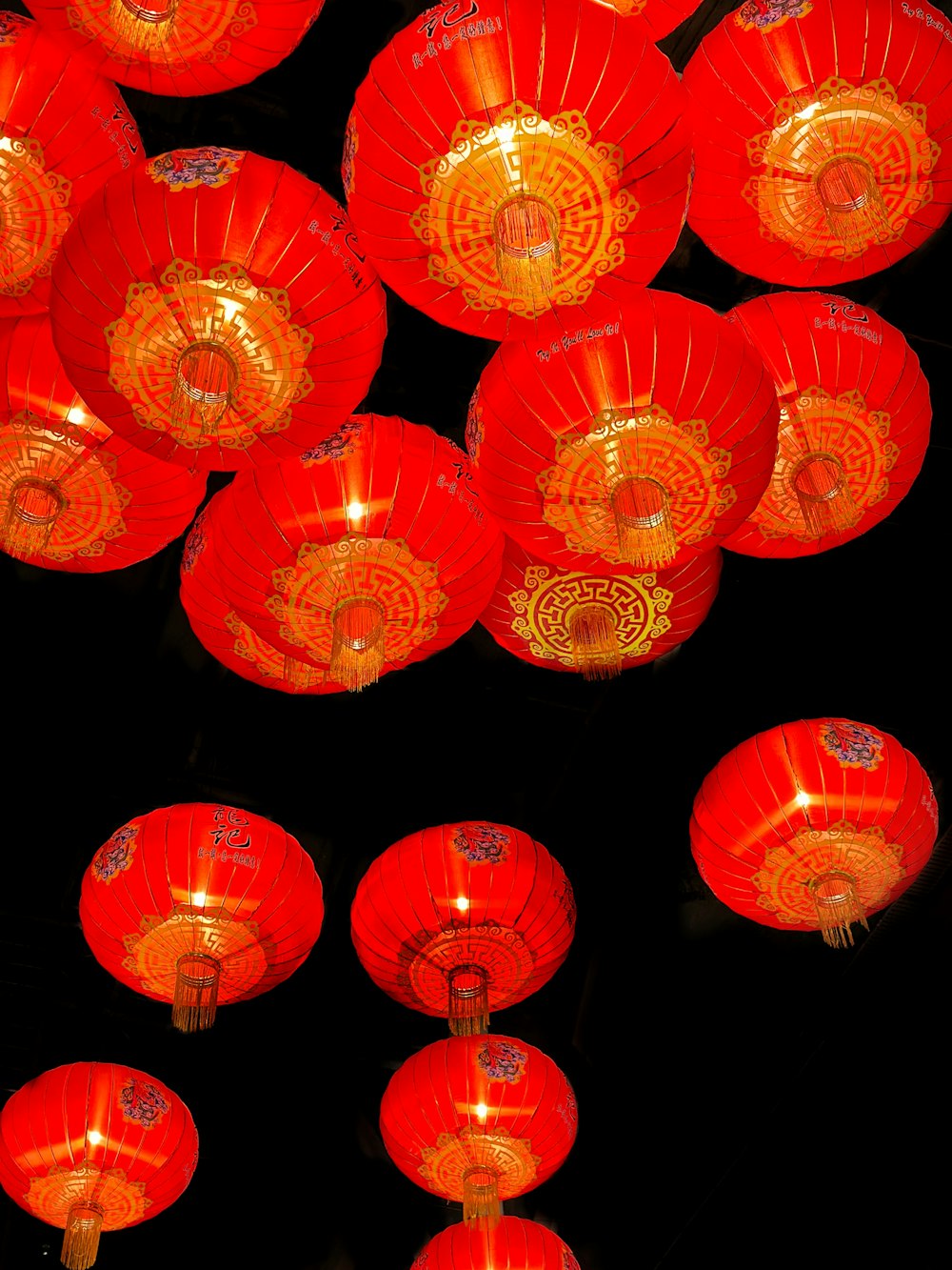 a bunch of red lanterns hanging from the ceiling