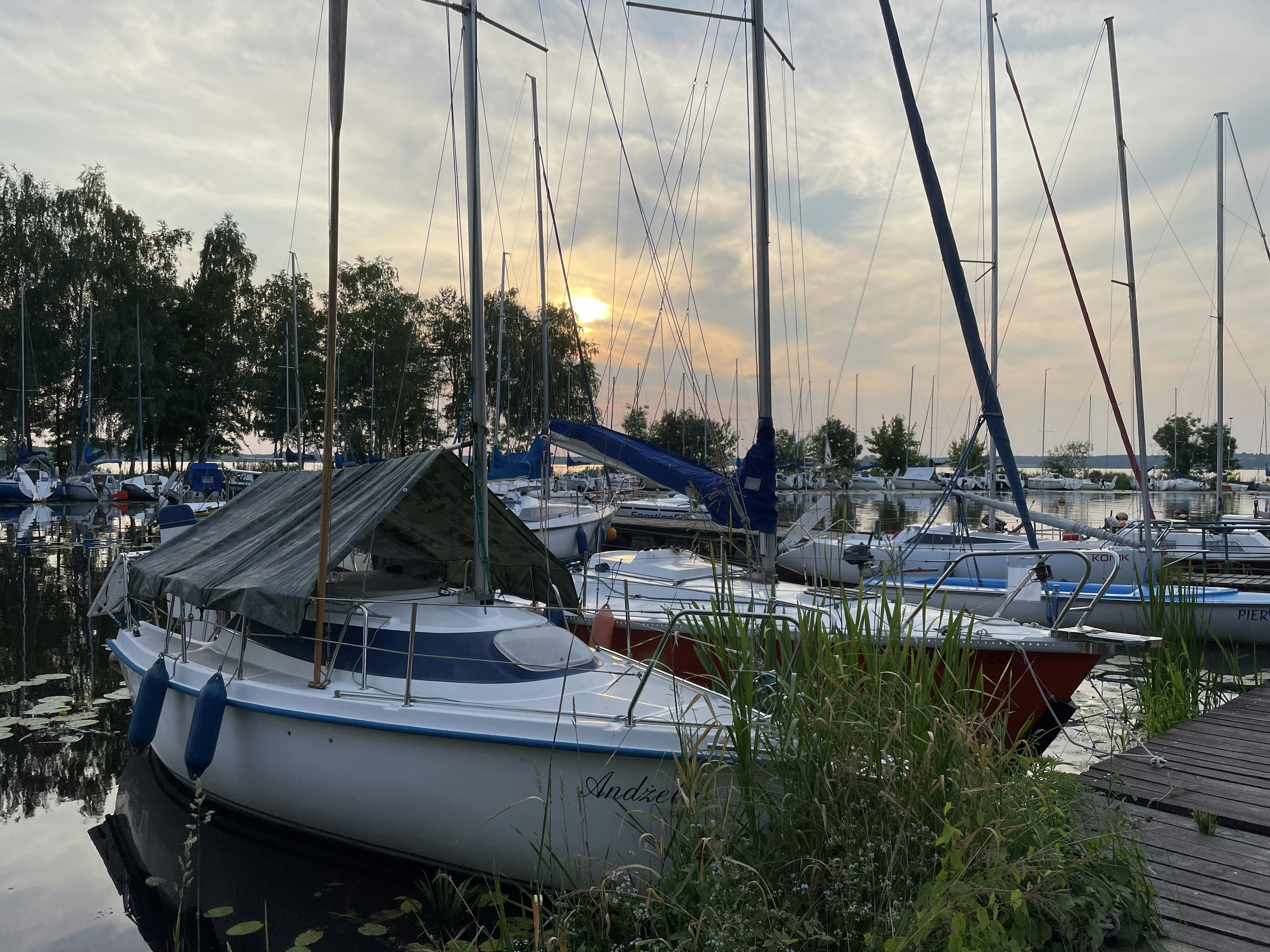 a bunch of boats that are sitting in the water