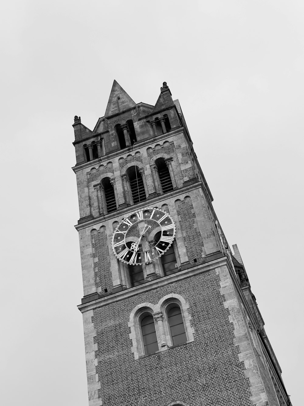 a black and white photo of a clock tower