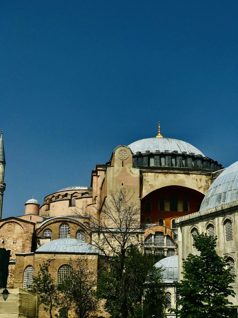 a large building with a dome on top of it