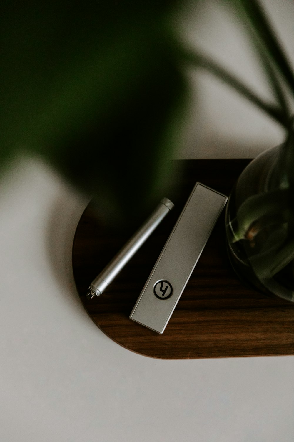 a desk with a pen and a plant on it