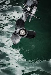 a boat propeller floating on top of a body of water