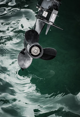 a boat propeller floating on top of a body of water