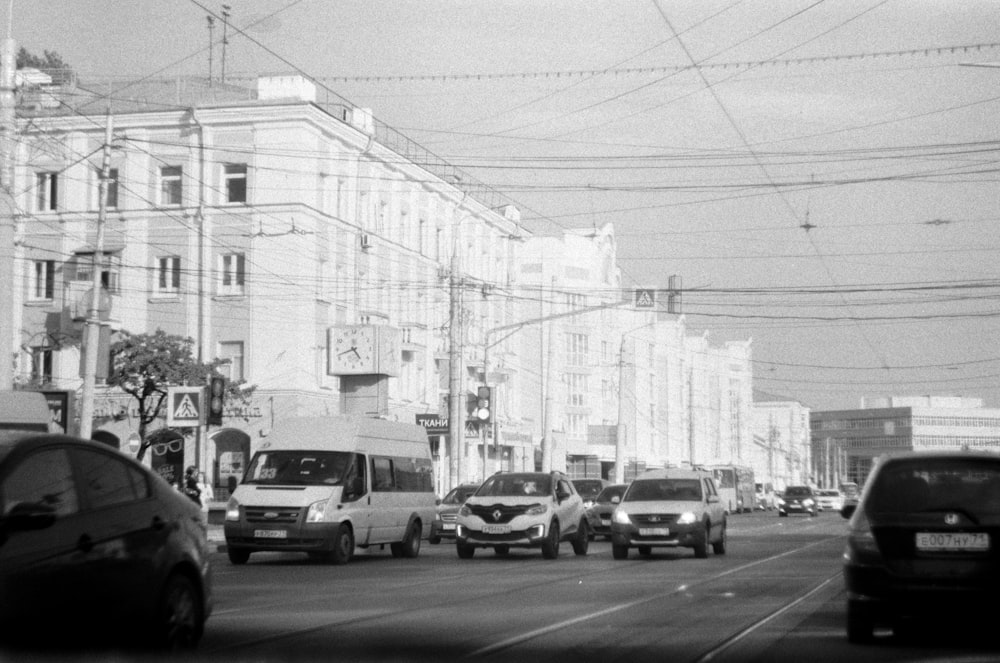 a black and white photo of a city street