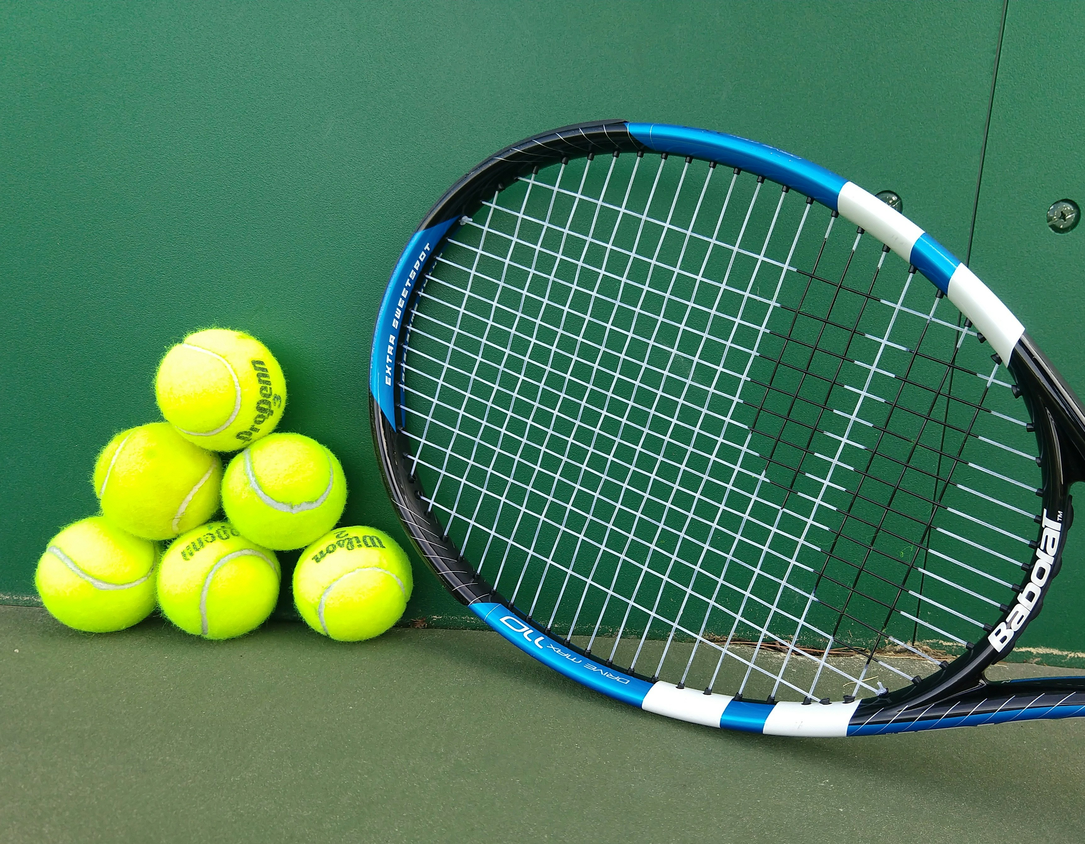 Bola Tenis dan Padel Berkualitas