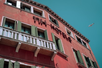 venice hotel: venice travel guide