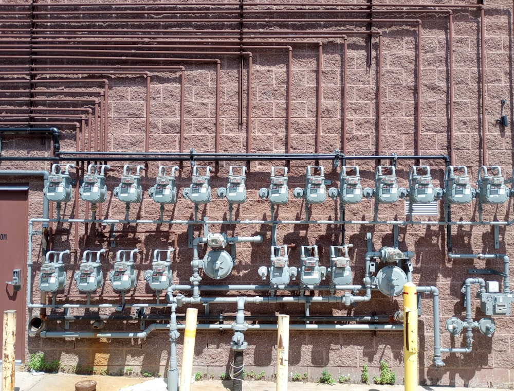 a bunch of pipes are attached to the side of a building