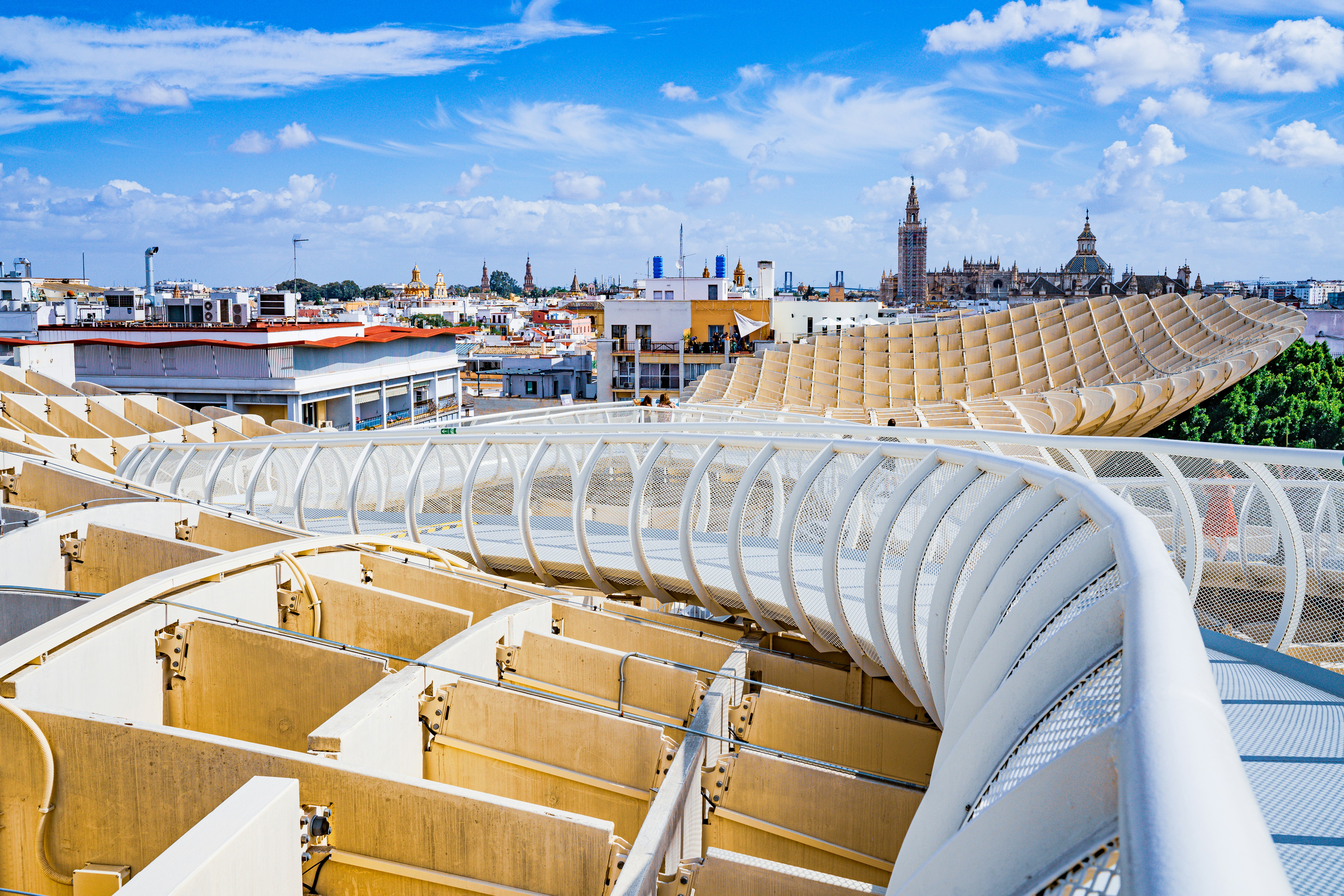 Una vista de una ciudad desde una azotea