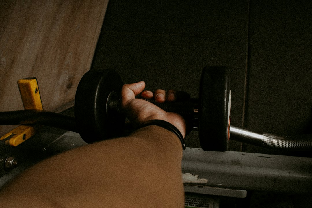 entrenamiento de fuerza para personas mayores - ¿Piernas que tiemblan después de los 60? La sorprendente solución de ejercicio en casa que frena drásticamente la pérdida muscular.