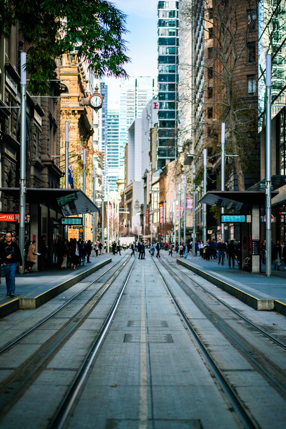 a city street filled with lots of people